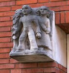 Gevelbeeld Anton Rädecker: man en vrouw.
<br/>
Marcel Westhoff, 2019-02-01